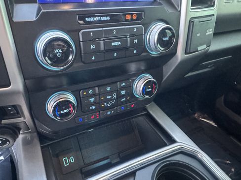 Used 2021 Ford F450 Platinum w/ FX4 Off-Road Package image 19