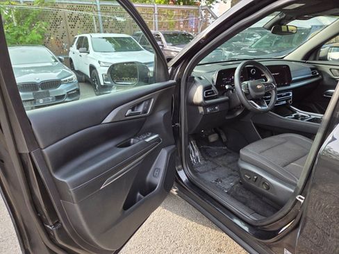 Used 2024 Chevrolet Traverse LT FWD image 10