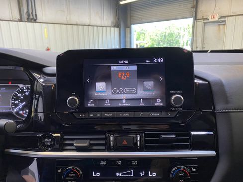 Used 2025 Nissan Pathfinder SV AWD/4WD image 39