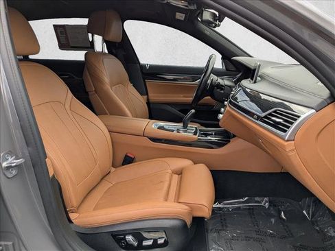 Used 2022 BMW 740i w/ M Sport Package RWD image 24
