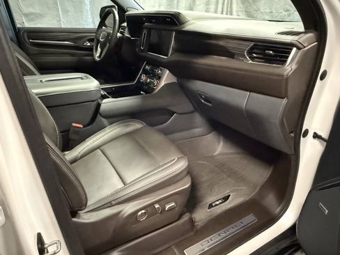 Used 2023 GMC Yukon Denali w/ LPO, Floor Liner Package AWD/4WD image 11