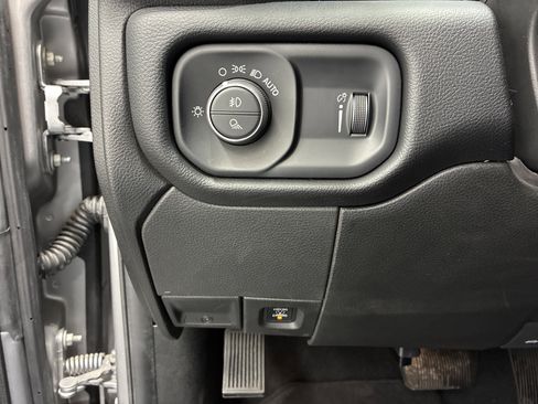 Used 2024 RAM 2500 Big Horn w/ Night Edition AWD/4WD image 18