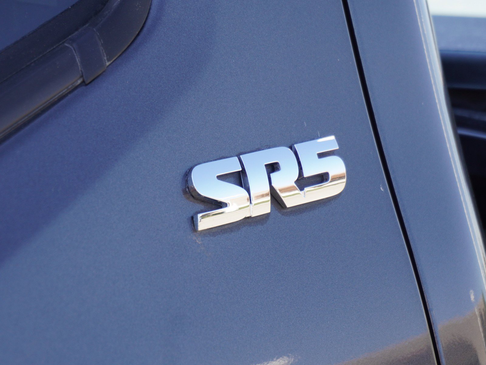 Used 2018 Toyota Tacoma SR5 RWD image 8