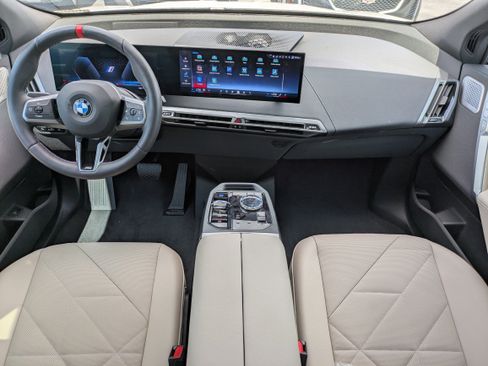 Used 2025 BMW iX M60 image 9