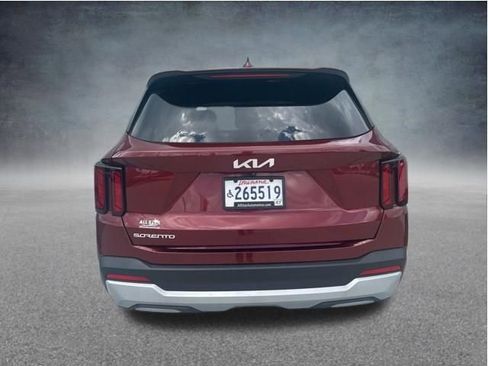 Used 2025 Kia Sorento LX FWD image 6