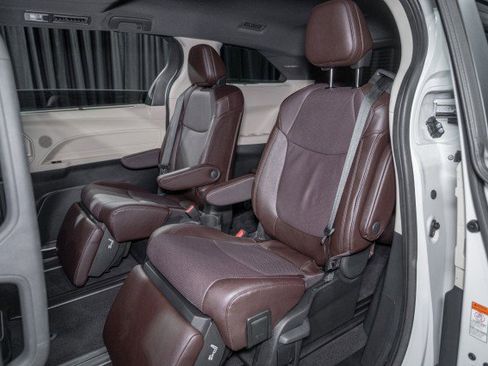 Used 2024 Toyota Sienna Platinum image 12