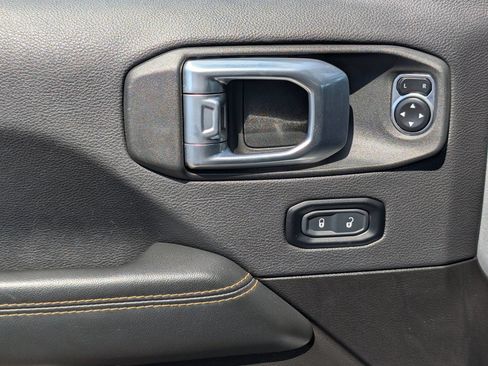 Used 2024 Jeep Wrangler Unlimited Sahara AWD/4WD image 18