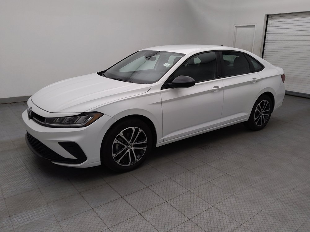 Used 2025 Volkswagen Jetta Sport FWD image 2