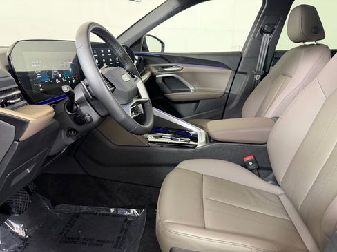 Used 2025 Audi Q5 Premium w/ Convenience Package image 5