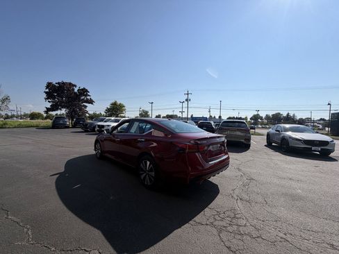 Used 2022 Nissan Altima 2.5 SV w/ SV Premium Package AWD/4WD image 6