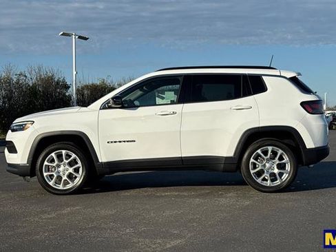 Used 2023 Jeep Compass Latitude w/ Sun and Sound Group image 7