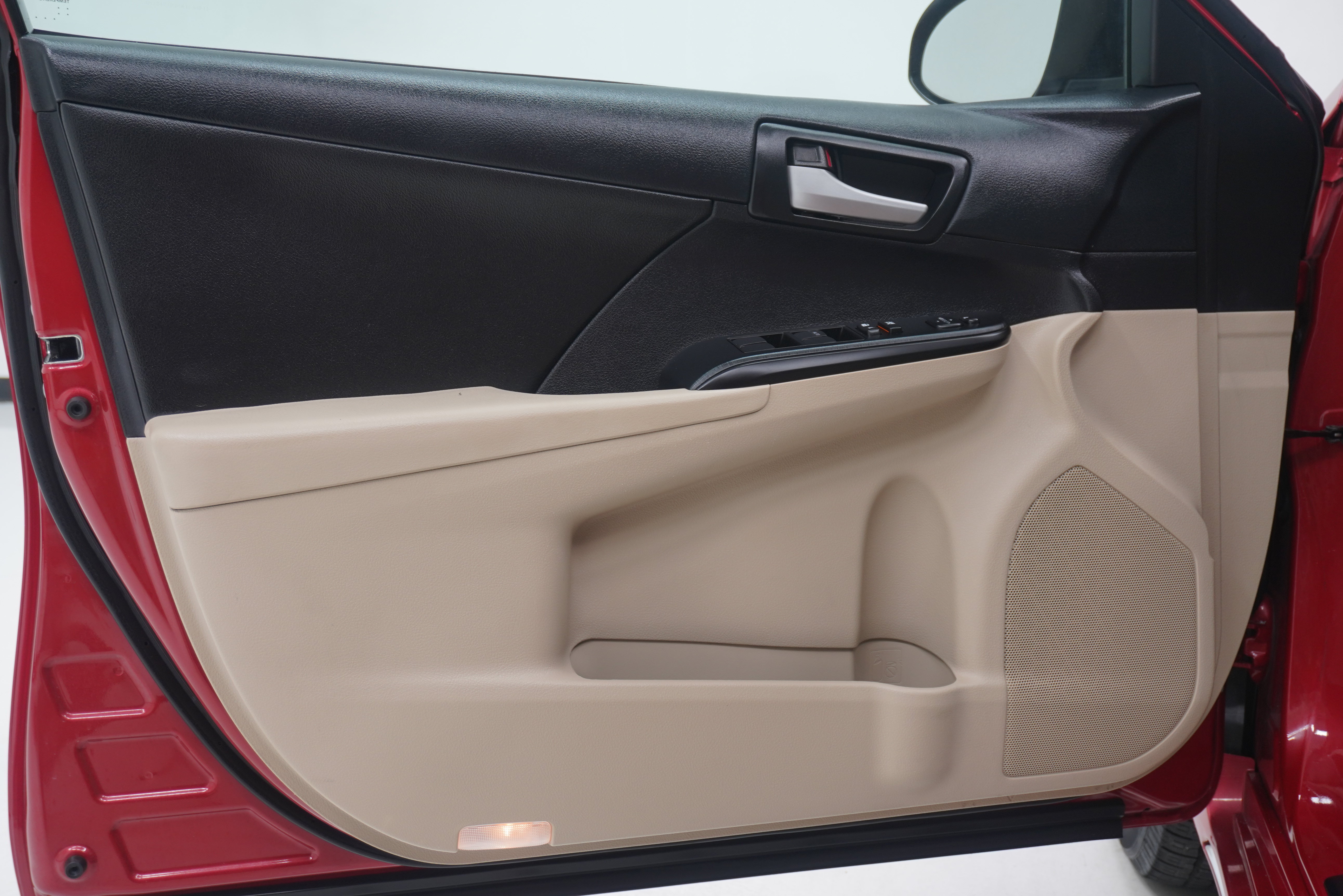 Used 2013 Toyota Camry LE FWD image 13