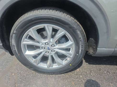 Used 2020 Ford Explorer XLT w/ Equipment Group 202A AWD/4WD image 11