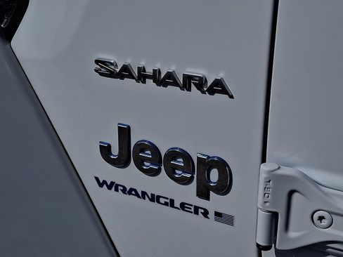Used 2023 Jeep Wrangler Unlimited Sahara w/ Cold Weather Group AWD/4WD image 32
