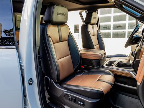 Used 2023 Chevrolet Silverado 3500 High Country w/ Technology Package image 30