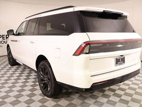 New 2026 Lincoln Navigator L Reserve AWD/4WD image 25