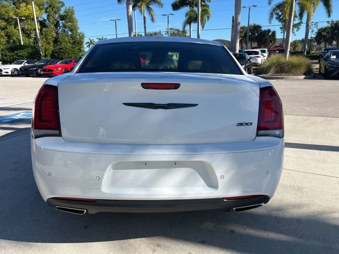 Used 2022 Chrysler 300 Touring L w/ Popular Equipment Group image 8