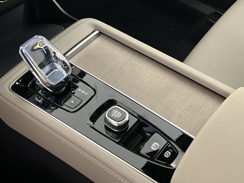 New 2026 Volvo XC90 B6 Plus w/ Protection Package Premier image 21