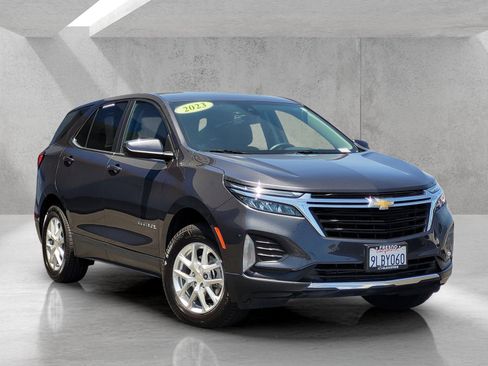 Used 2023 Chevrolet Equinox LT w/ Driver Convenience Package AWD/4WD image 2