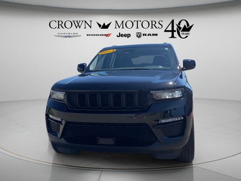 Used 2023 Jeep Grand Cherokee Limited w/ Black Appearance Package AWD/4WD image 2