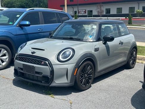 Used 2023 MINI Cooper S w/ Driver Assistance Package FWD image 1