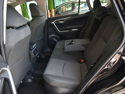 Used 2023 Toyota RAV4 XLE AWD/4WD image 9