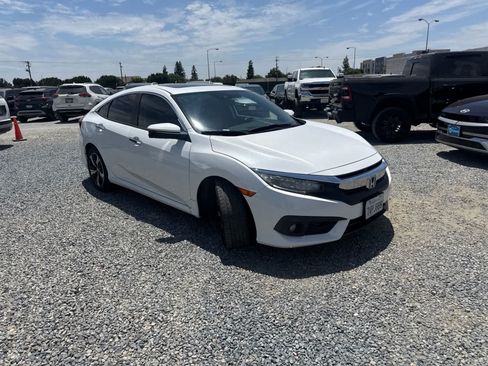 Used 2017 Honda Civic Touring image 3