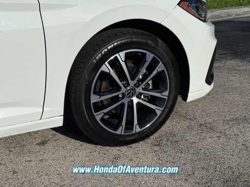 Used 2025 Volkswagen Jetta Sport FWD image 6