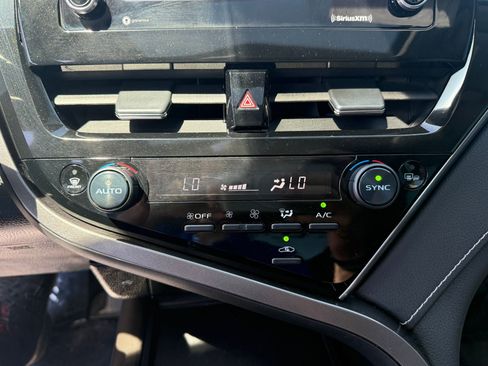 Used 2022 Toyota Camry SE w/ Cold Weather Package FWD image 21