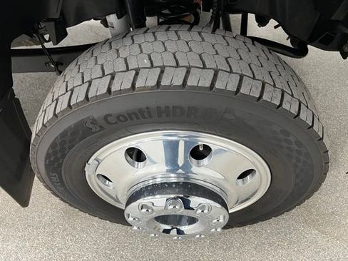 Used 2025 Ford F450 Platinum w/ FX4 Off-Road Package image 16