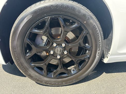 Used 2020 Chrysler 300 S AWD/4WD image 9