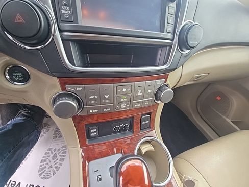 Used 2013 Toyota Highlander Limited image 19