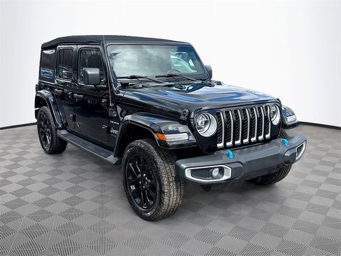 Used 2022 Jeep Wrangler Unlimited Sahara w/ Cold Weather Group image 4