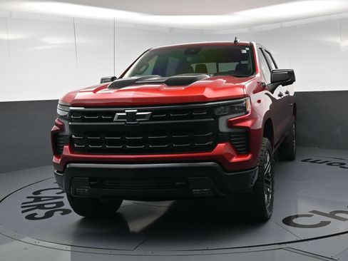 Used 2025 Chevrolet Silverado 1500 LT Trail Boss w/ Dark Appearance Package AWD/4WD image 11