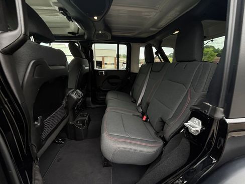 Used 2025 Jeep Wrangler Unlimited Rubicon AWD/4WD image 25