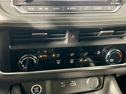 Used 2023 Nissan Rogue S image 27