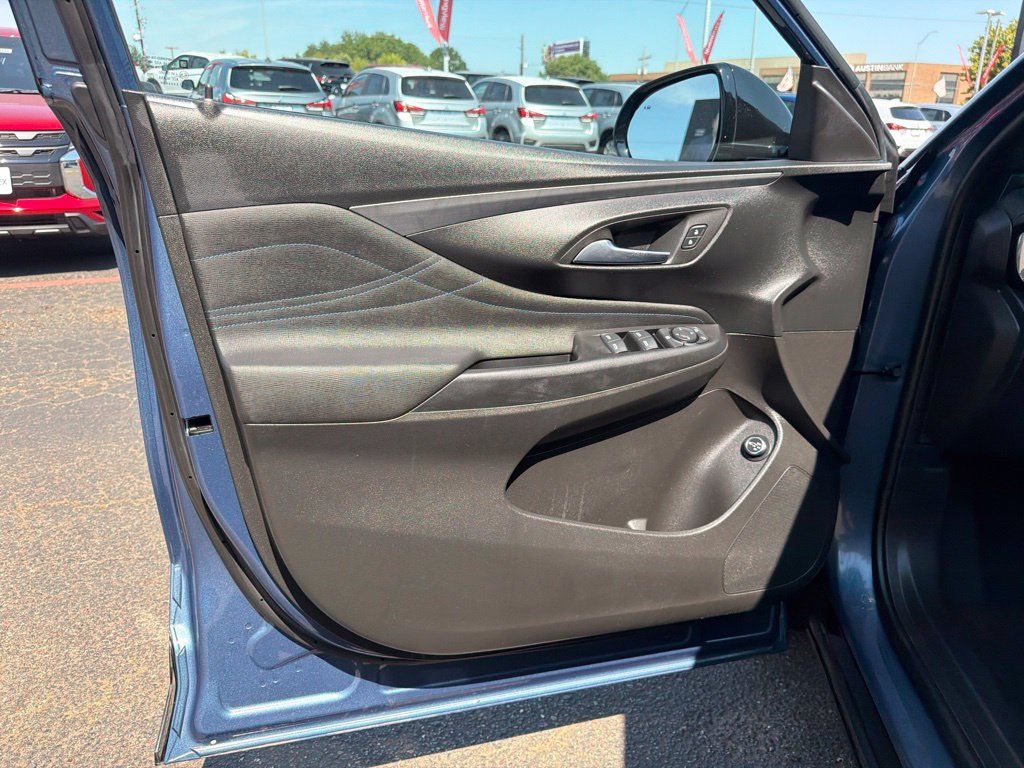 Used 2025 Buick Envista Sport Touring w/ Convenience I Package FWD image 12