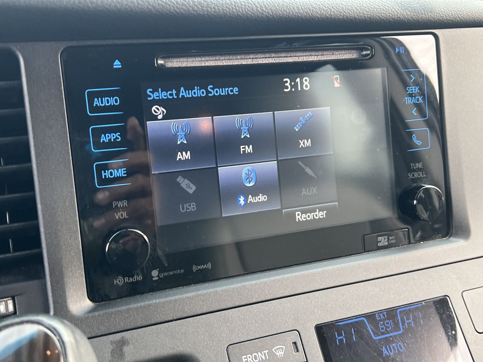 Used 2017 Toyota Sienna XLE w/ XLE Navigation Package FWD image 17