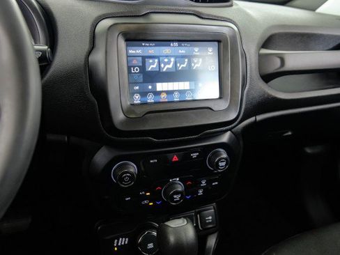 Used 2019 Jeep Renegade Latitude image 22