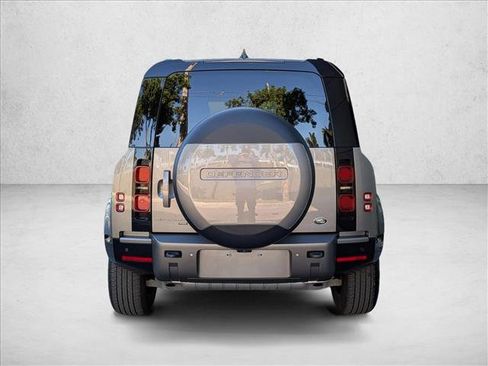 Certified 2023 Land Rover Defender 90 X-Dynamic SE image 7