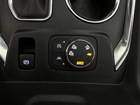 Used 2023 Chevrolet Traverse LT AWD/4WD image 41