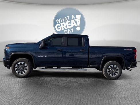Used 2021 Chevrolet Silverado 2500 Custom w/ Custom Value Package image 7