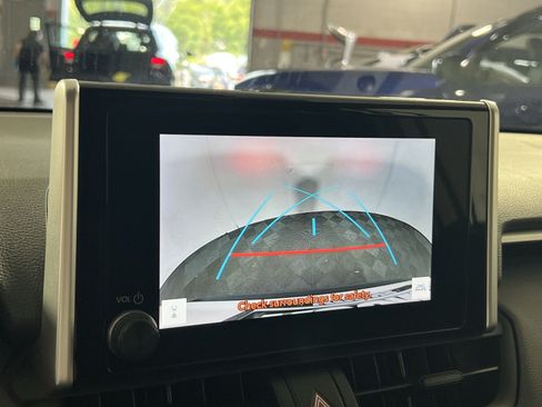 Used 2025 Toyota RAV4 XLE AWD/4WD image 19