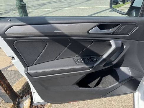 Used 2023 Volkswagen Tiguan SE w/ Panoramic Sunroof Package AWD/4WD image 28