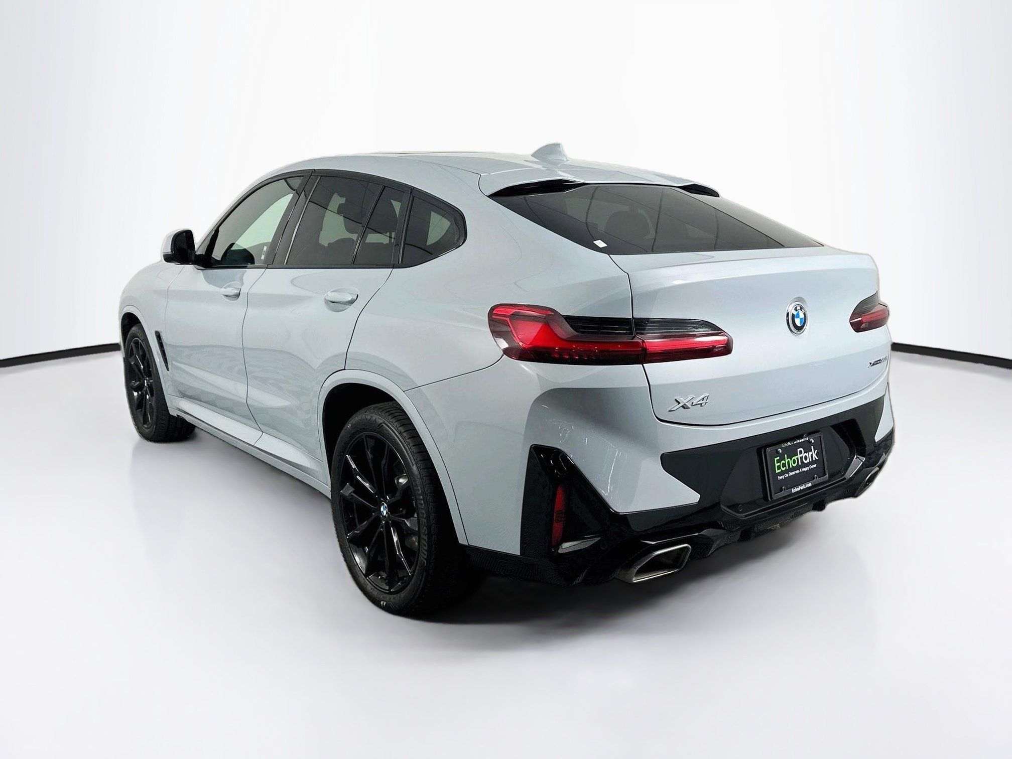 Used 2022 BMW X4 xDrive30i w/ M Sport Package AWD/4WD image 5