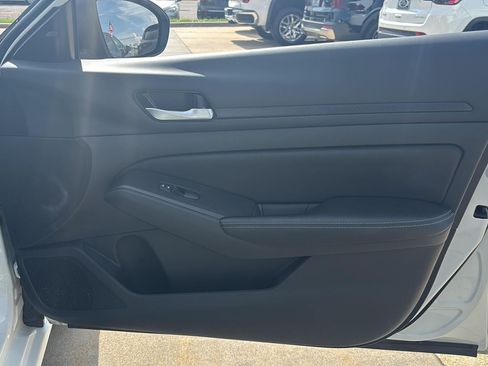 Used 2025 Nissan Altima 2.5 SV FWD image 24