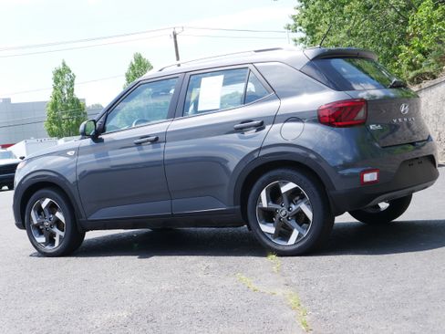 Used 2025 Hyundai Venue SEL FWD image 4