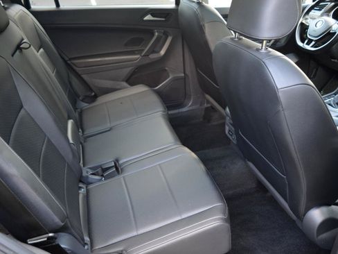 Used 2019 Volkswagen Tiguan SE w/ Panoramic Sunroof Package AWD/4WD image 18
