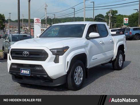 Used 2025 Toyota Tacoma SR5 RWD image 1