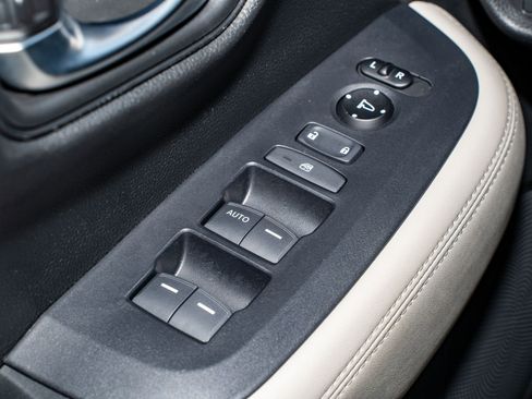 Certified 2023 Honda HR-V LX image 25